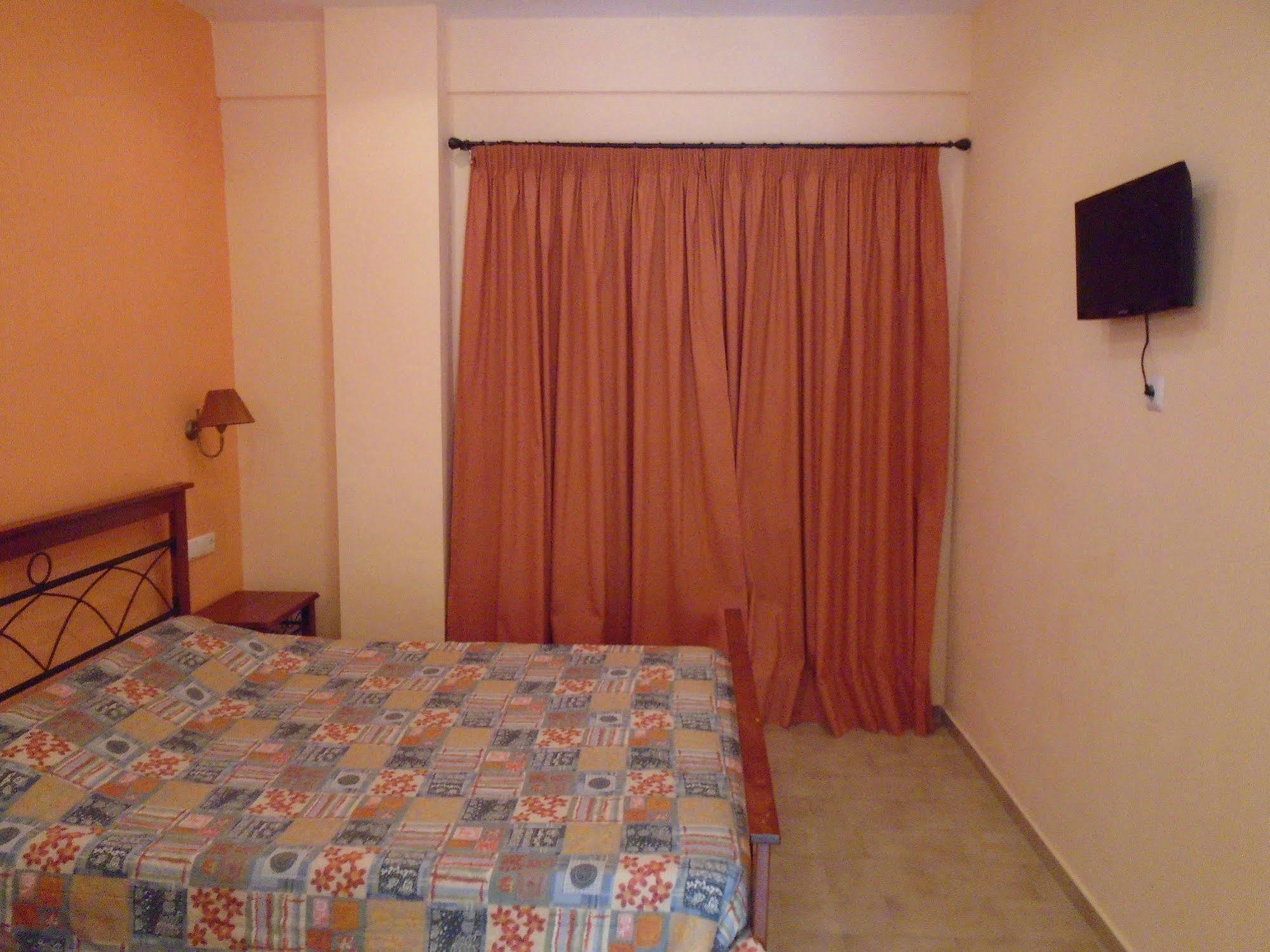 Adonis Beach Hotel Ираклион Экстерьер фото