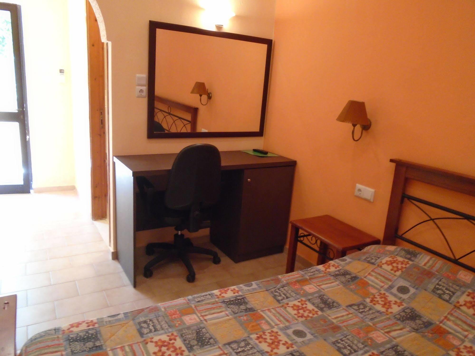 Adonis Beach Hotel Ираклион Экстерьер фото